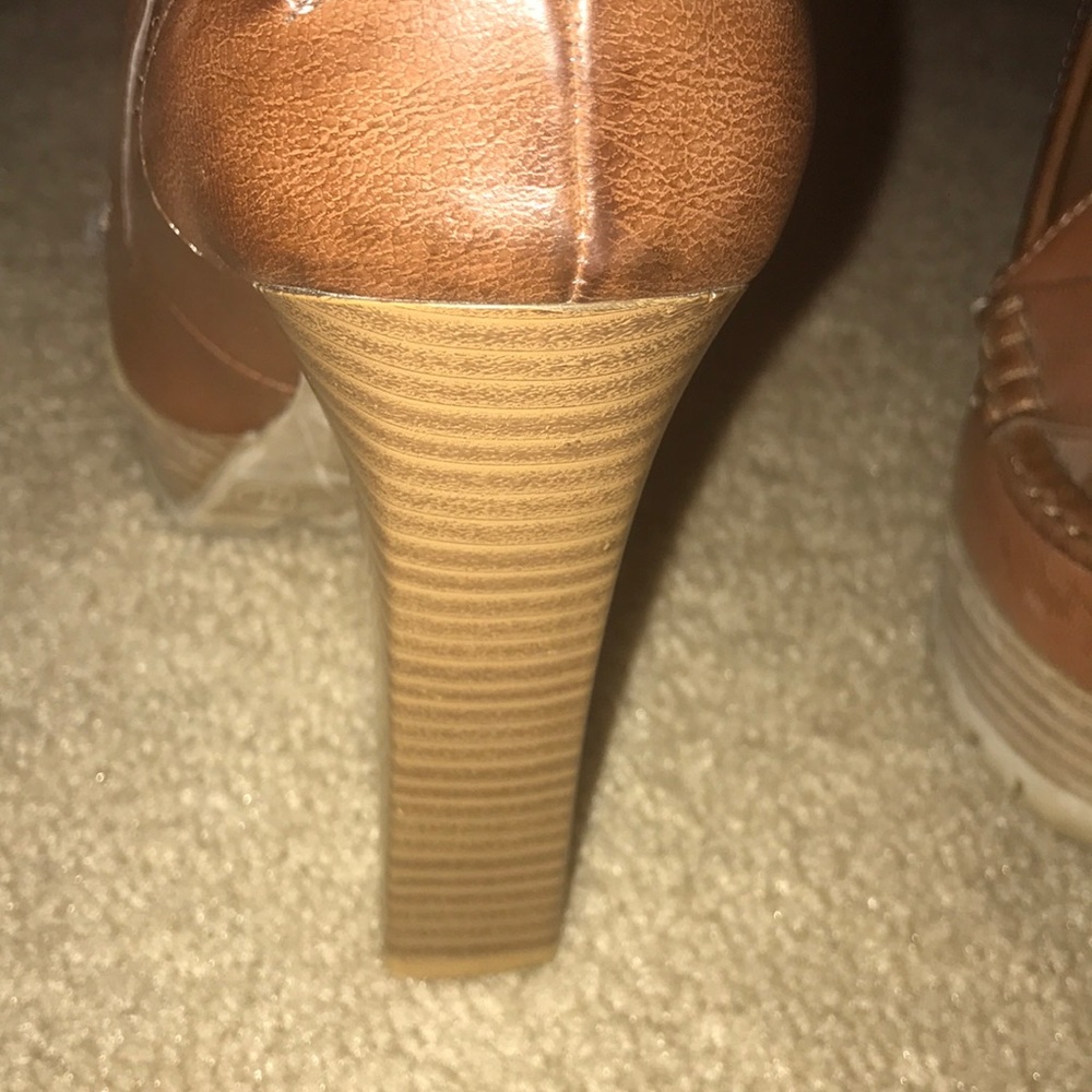 Shoes - Picture 3 of 4